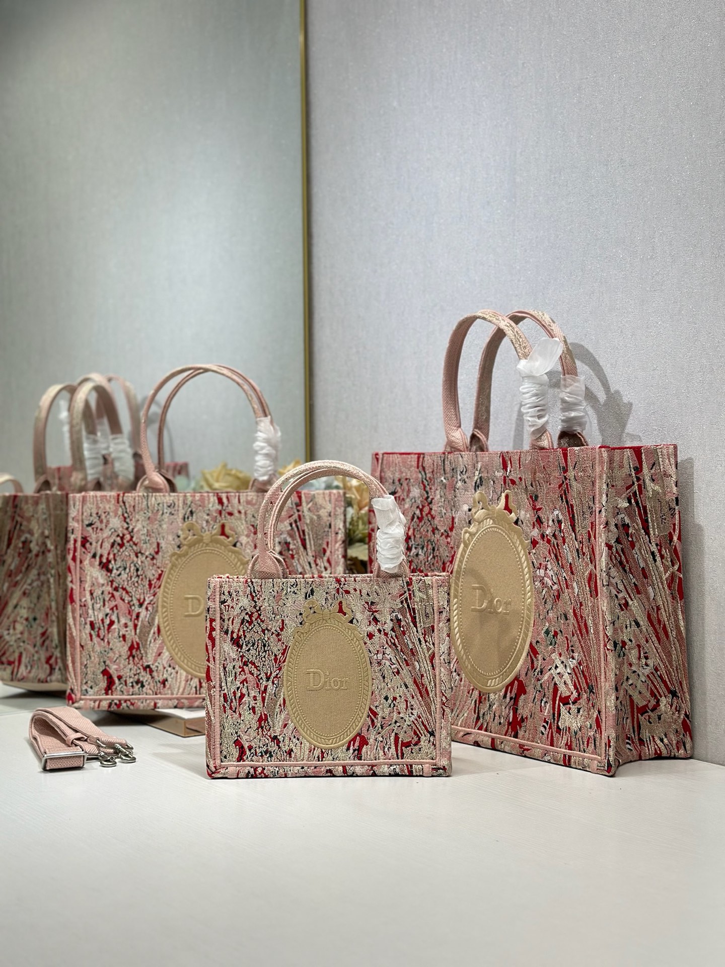 Diro Book Tote
