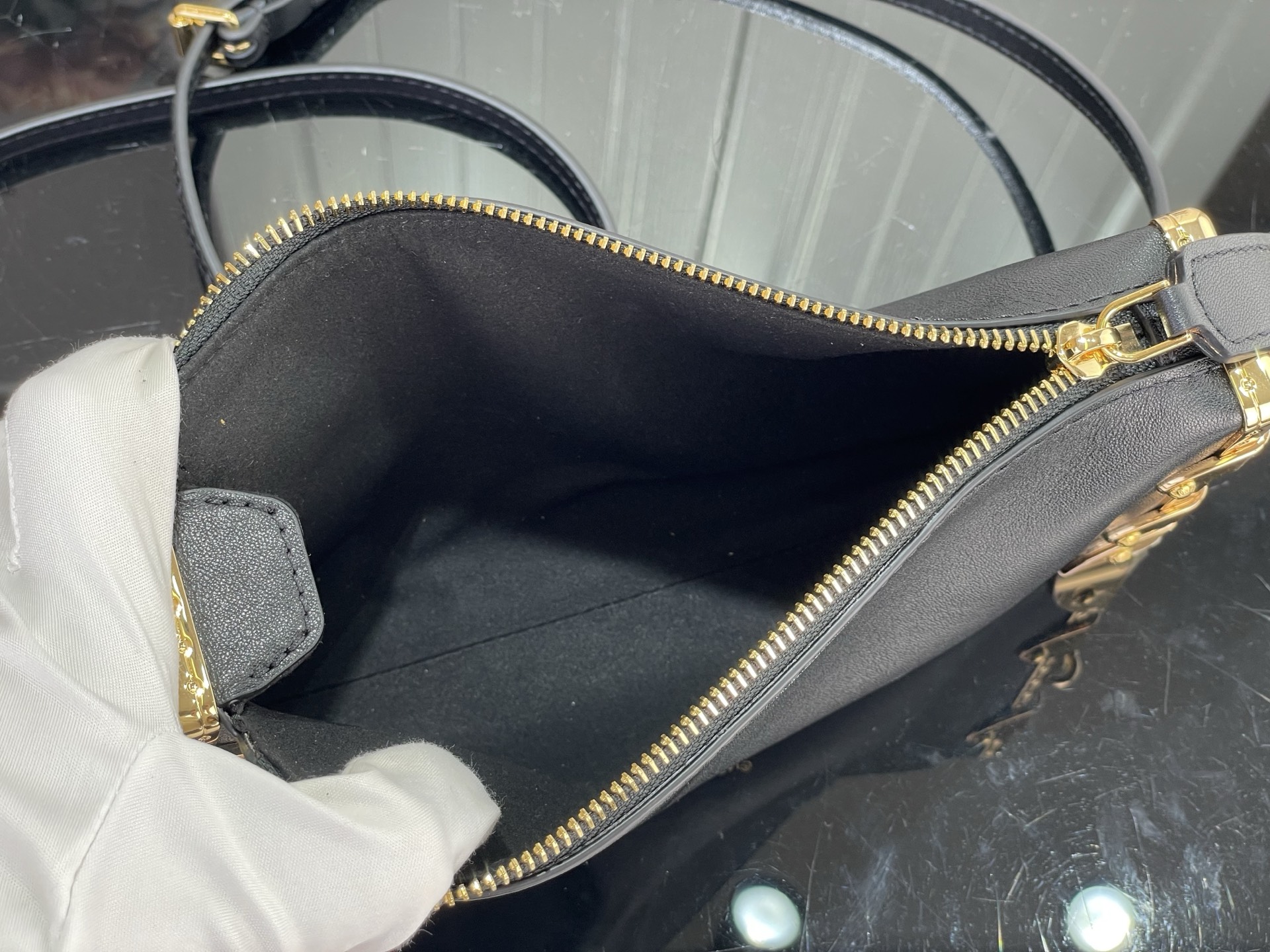L0vis Vvtt0n Slim Trunk--M28362-23 x 12 x 4CM