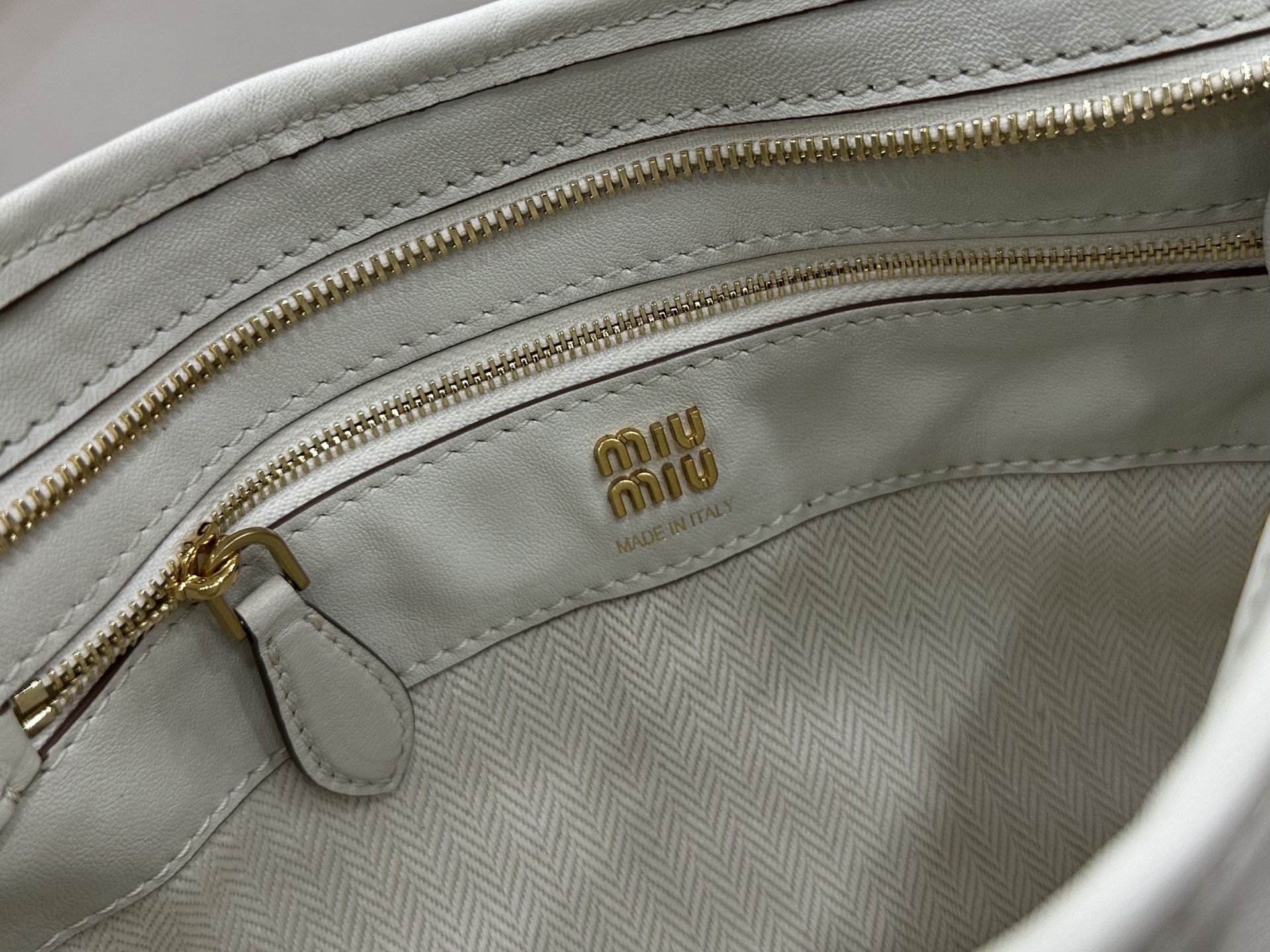 Miu Miu Leather Strap Buckle Shoulder Bag-30*18.5*4.5CM
