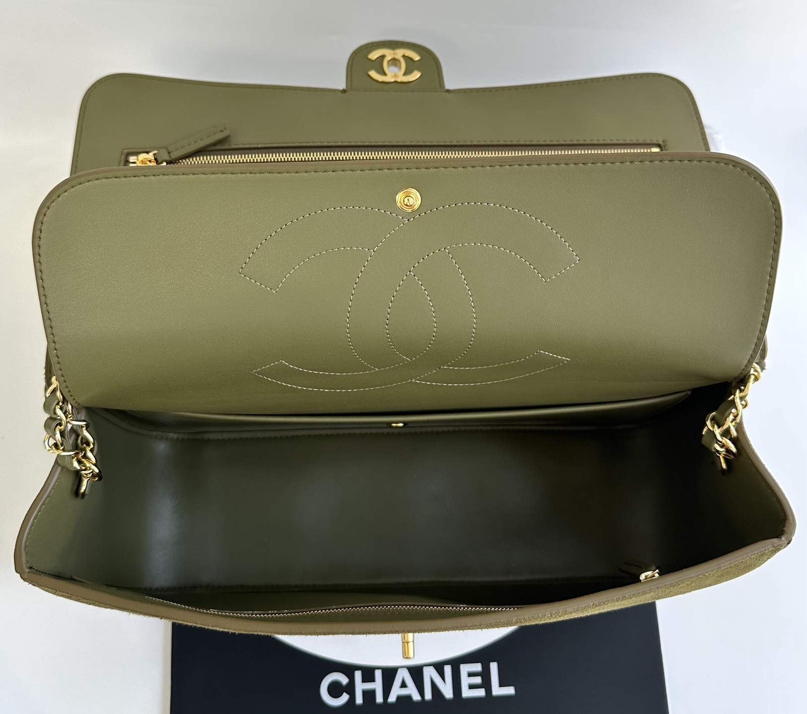 Cha*nel Grained Calfskin Small Souplissimo Maxi Flap-32CM