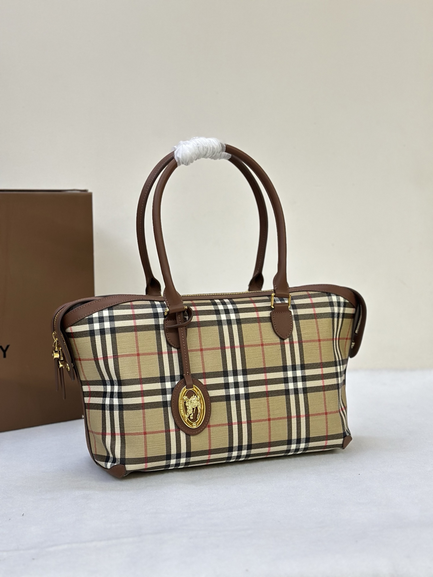 Burberr.y Check Zip Tote -34 x 15 x 23CM