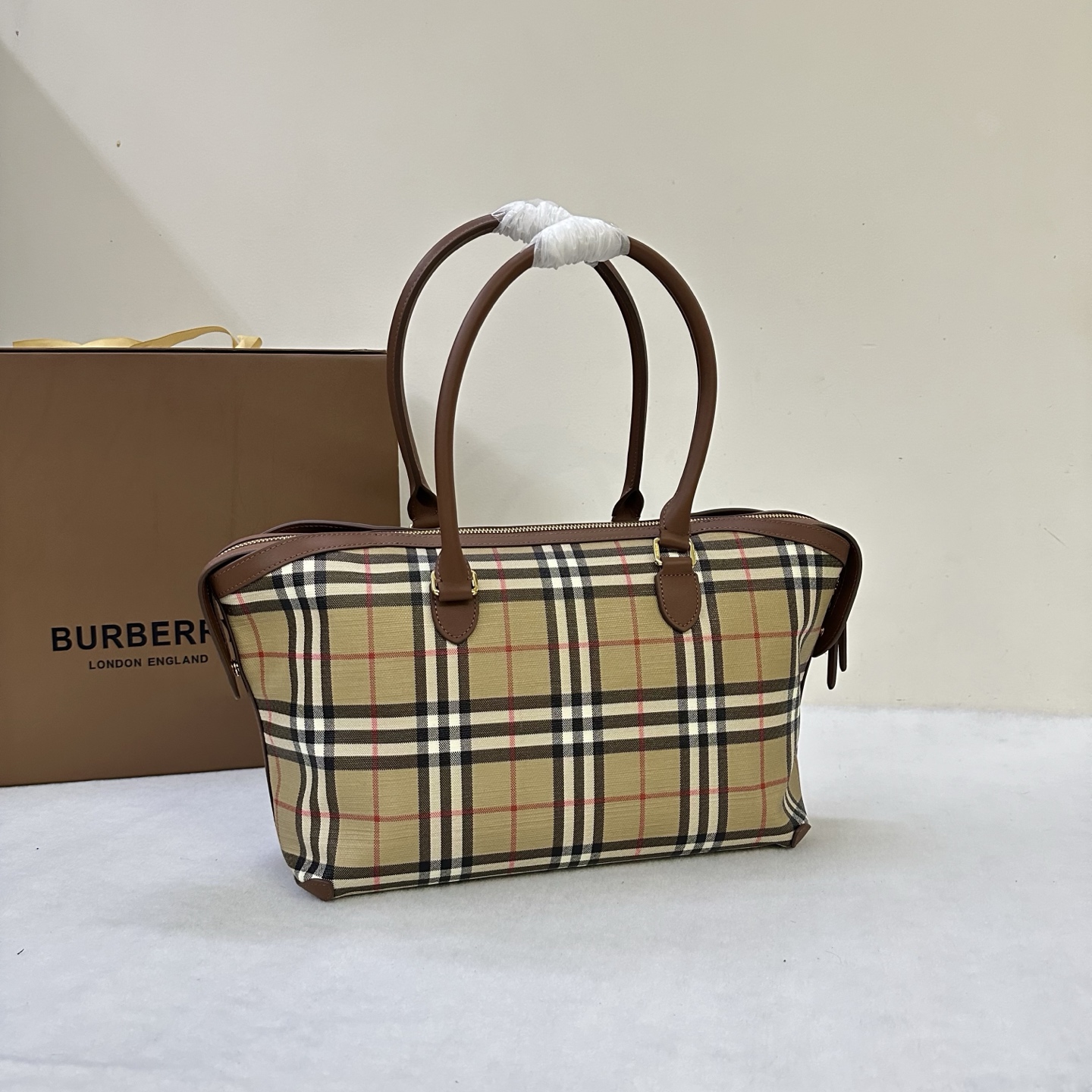 Burberr.y Check Zip Tote -34 x 15 x 23CM