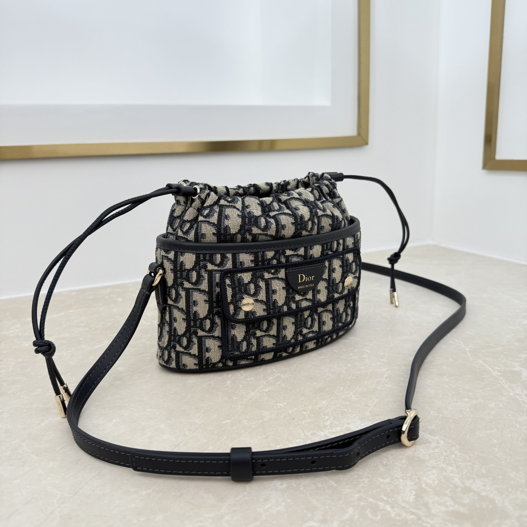 Di*or Travel Oblique Bag-20 × 22 × 5.5CM