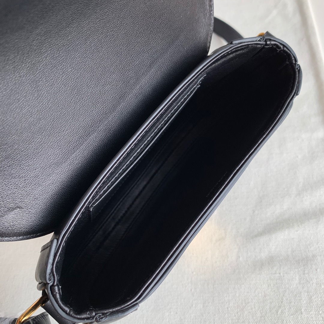 Celin Besace 16 Bag in Natural Calfskin -19*17*6CM