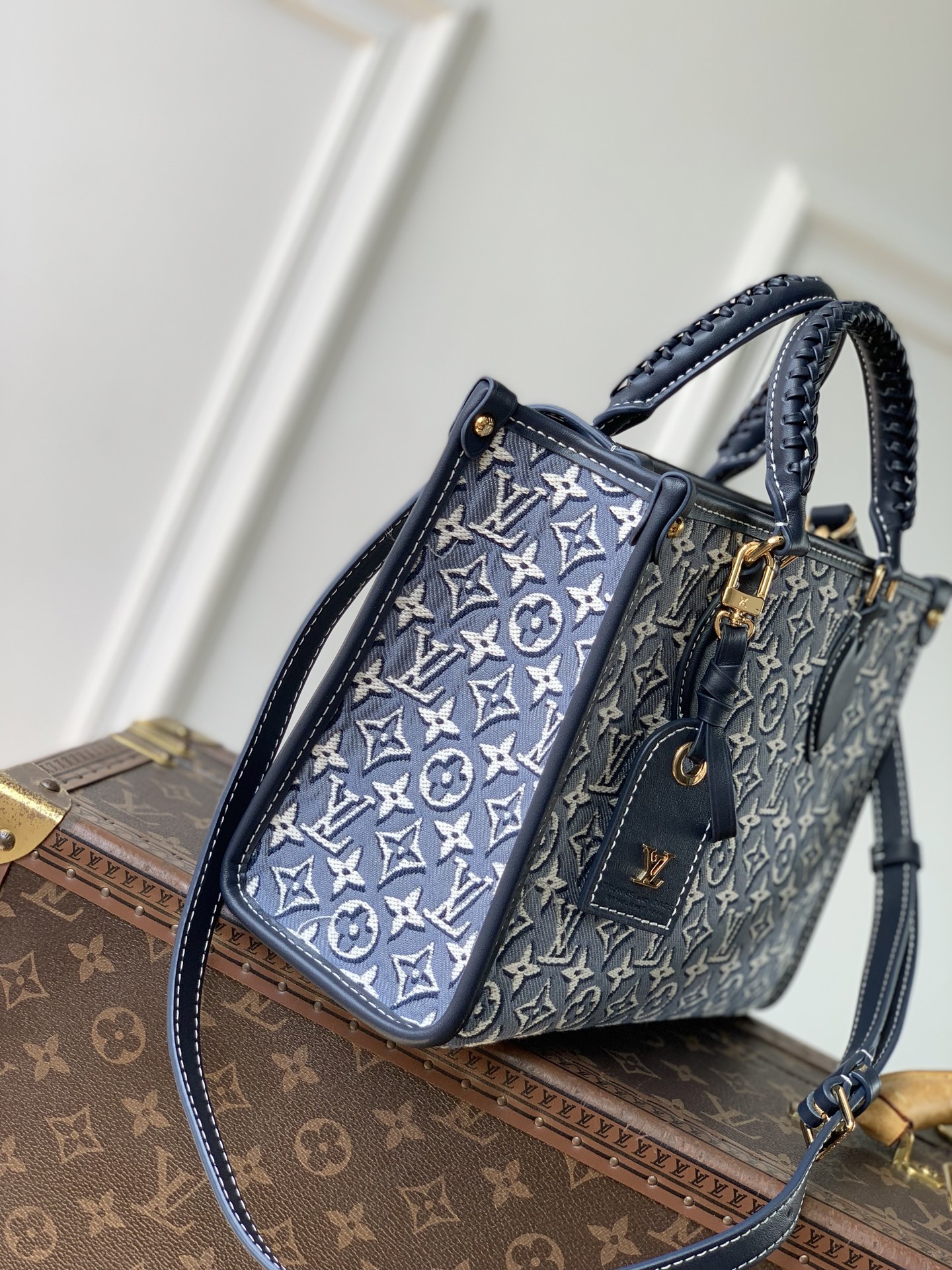 L0vis Vvtt0n OnTheGo PM - Handbags-M2A097-19 x 11.5 x 25CM