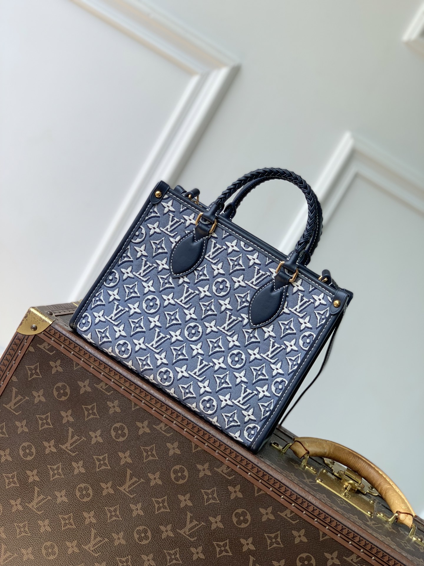 L0vis Vvtt0n OnTheGo PM - Handbags-M2A097-19 x 11.5 x 25CM