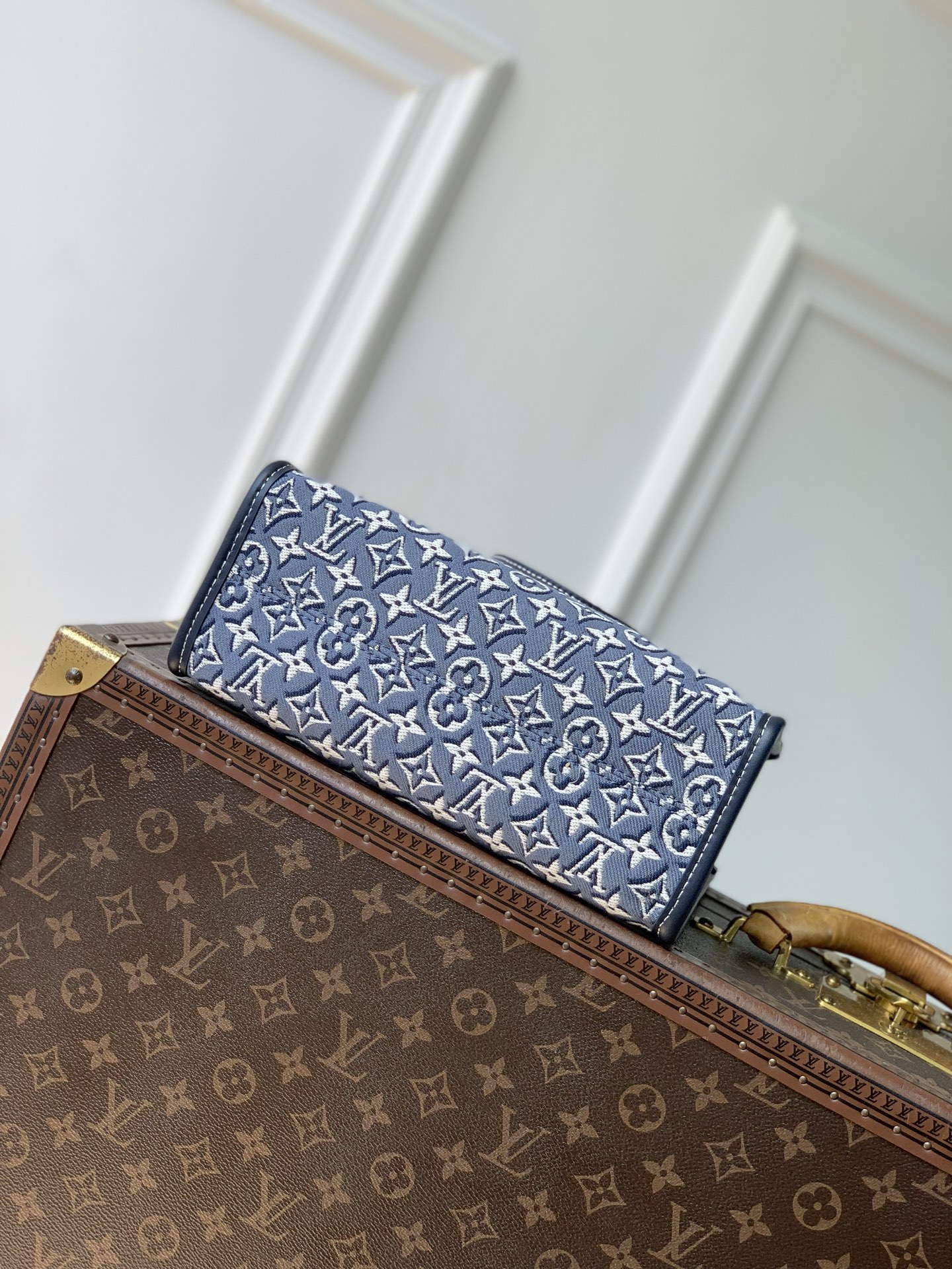 L0vis Vvtt0n OnTheGo PM - Handbags-M2A097-19 x 11.5 x 25CM