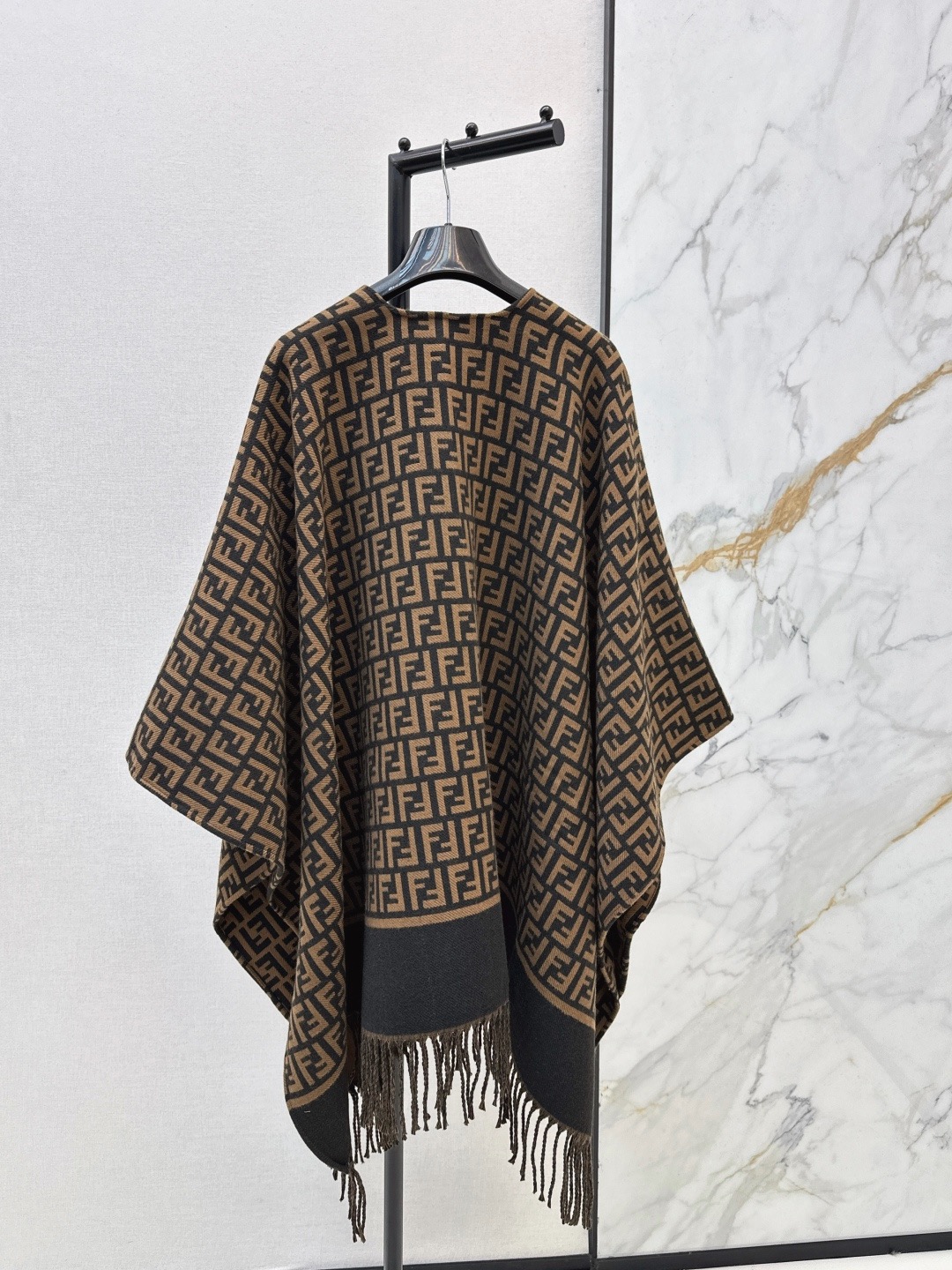 FE*NDI FF-logo Print Poncho | Brown