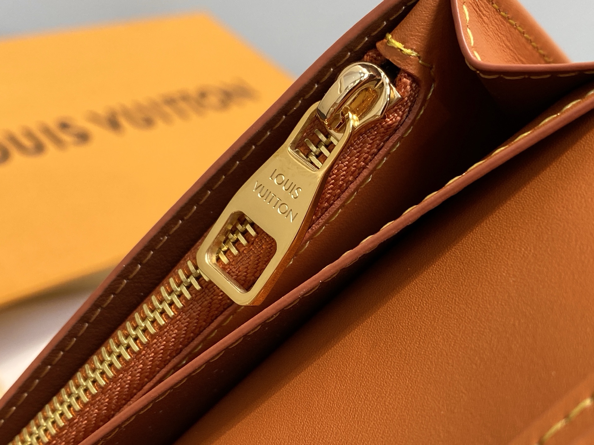 L0vis Vvtt0n Brazza Pouch -10 x 19 x 2CM
