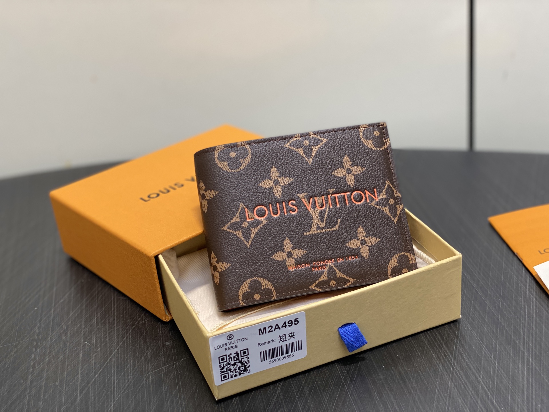 L0vis Vvtt0n Zippy Wallet-11 x 8.5 x 2CM