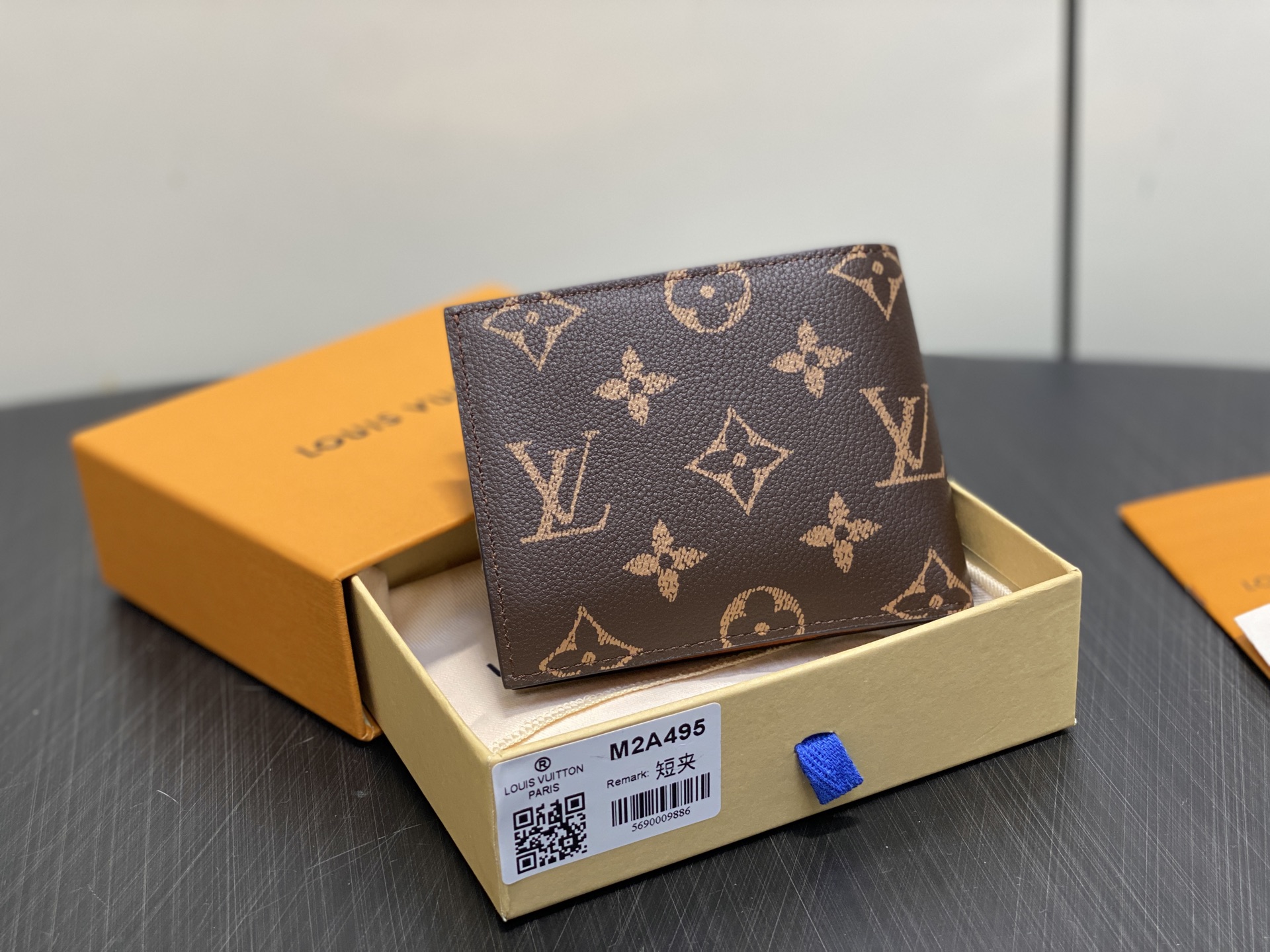 L0vis Vvtt0n Zippy Wallet-11 x 8.5 x 2CM