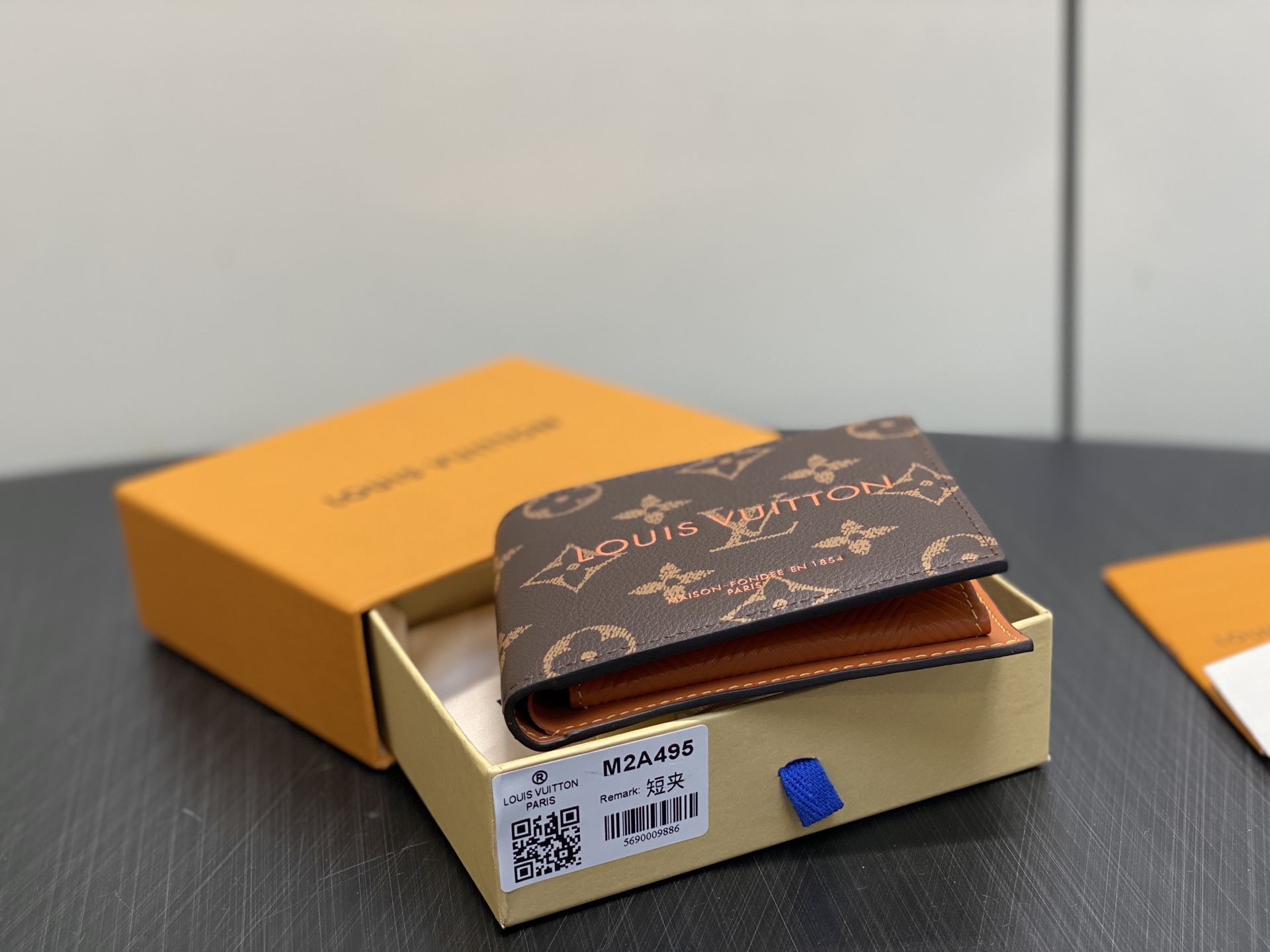 L0vis Vvtt0n Zippy Wallet-11 x 8.5 x 2CM