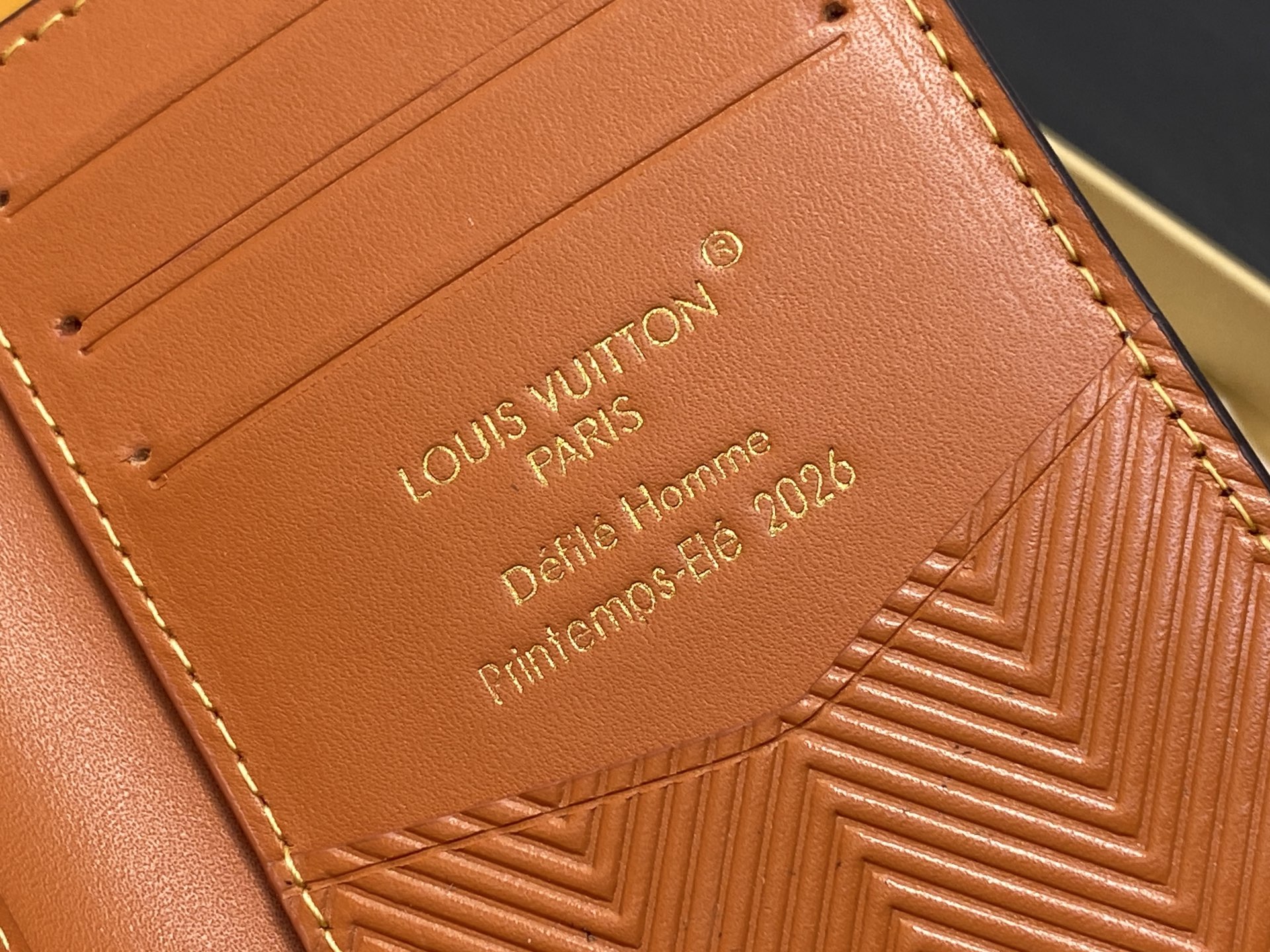 L0vis Vvtt0n Wallet-M11524-7.5 x 11.1 x 1CM
