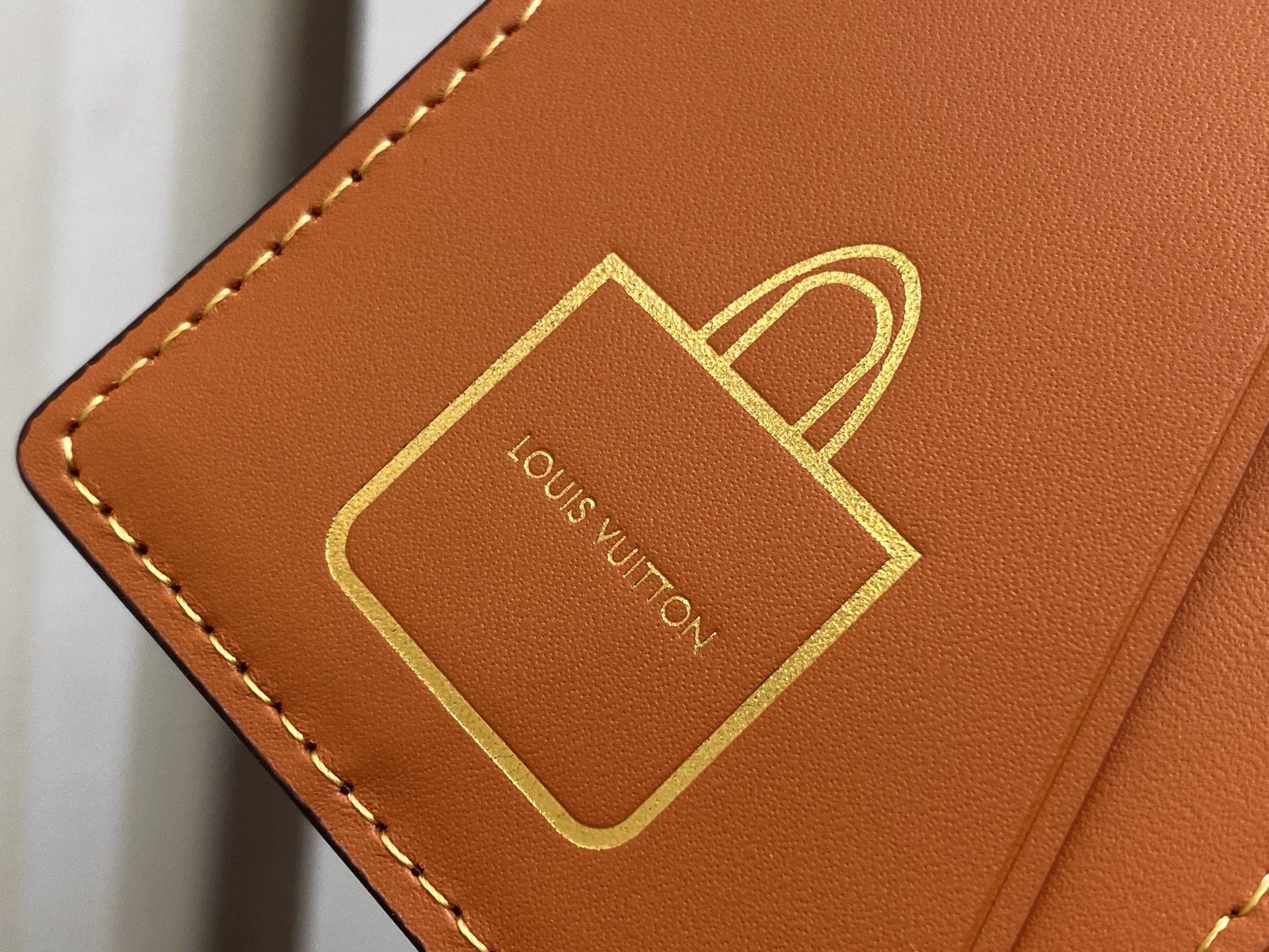 L0vis Vvtt0n Wallet-M11524-7.5 x 11.1 x 1CM