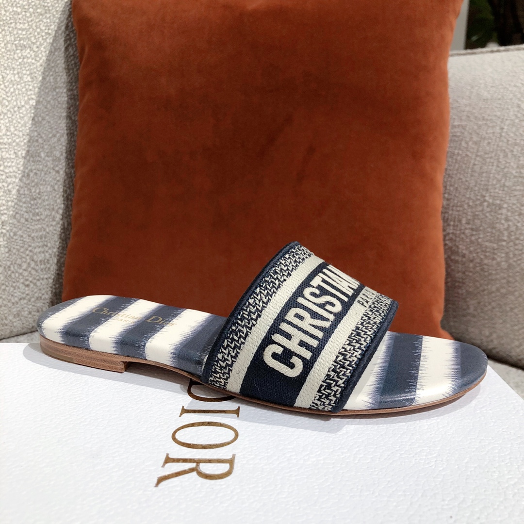 D*or sandals