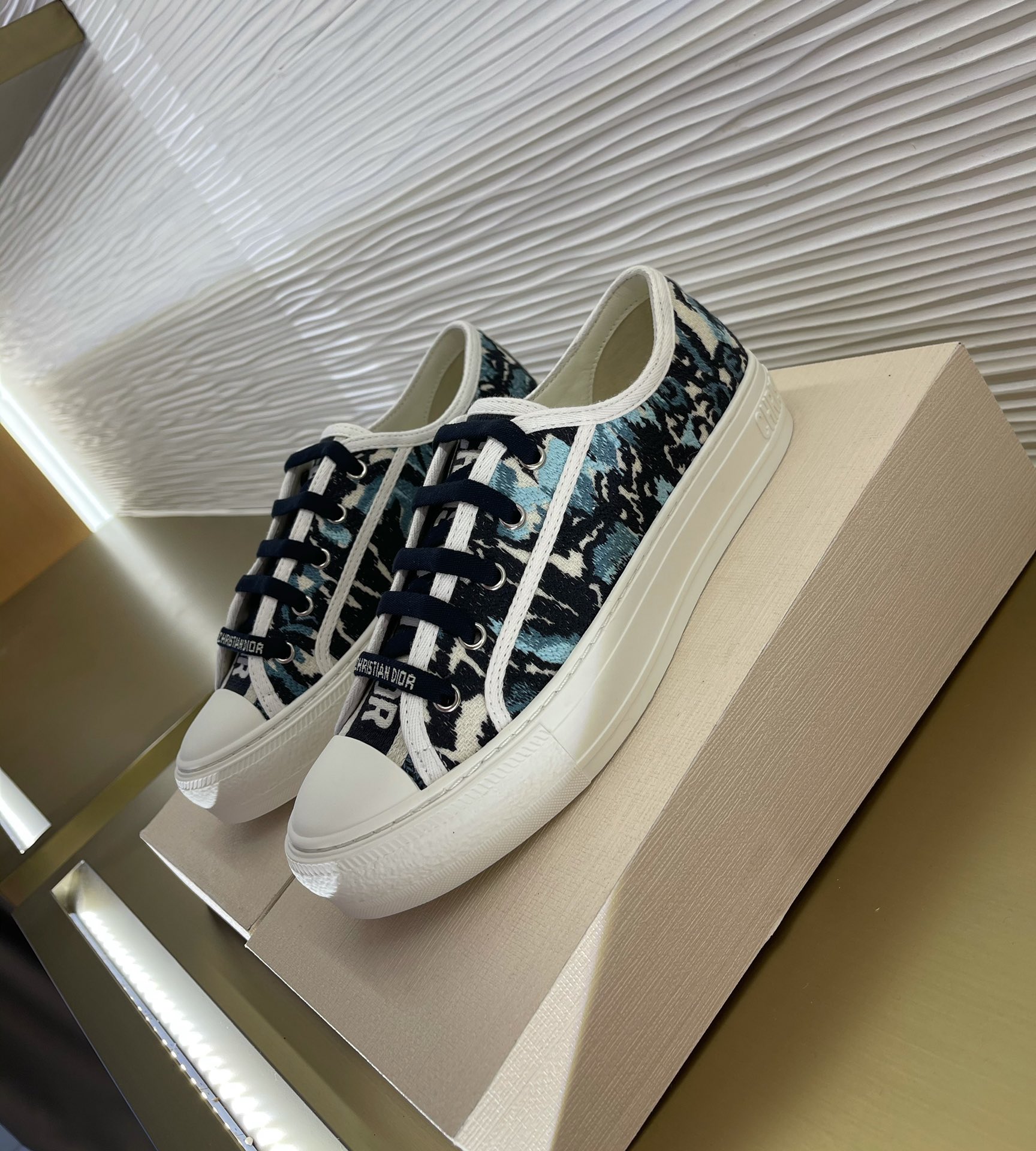 D*or sneakers